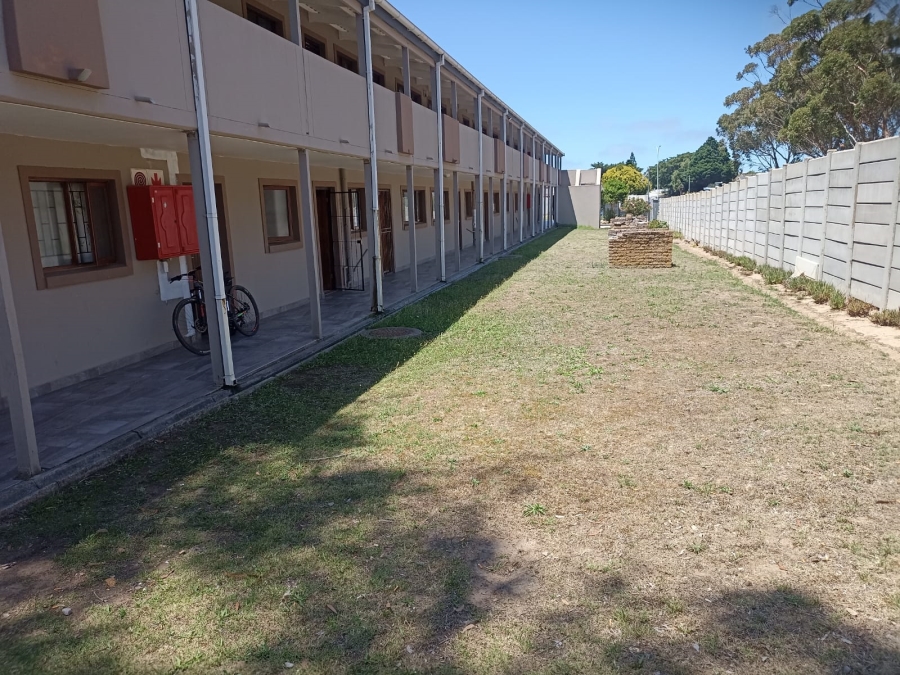 1 Bedroom Property for Sale in Heiderand Western Cape